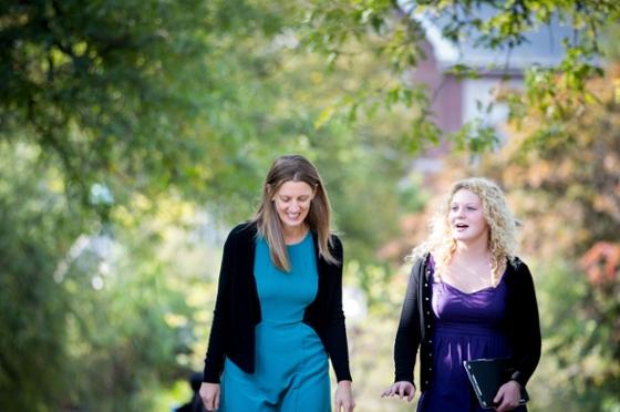 Photo of two Chatham University 教师 members walking together on campus